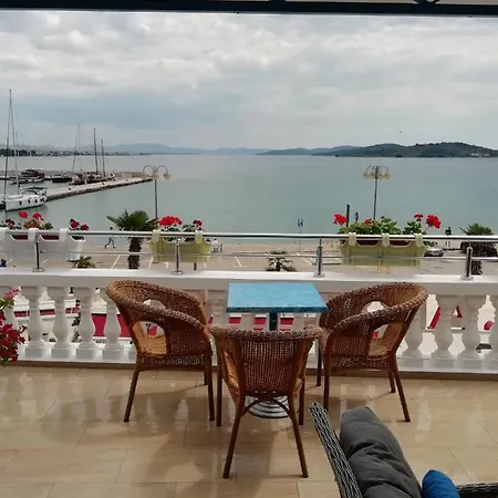 Zana Apartment *