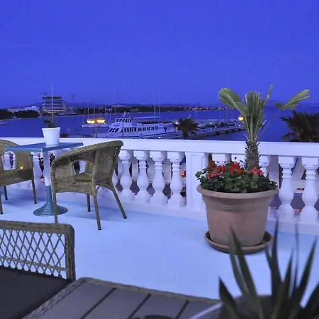 Zana Apartment